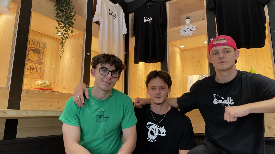 Trois jeunes entrepreneurs profitent de la boutique ephemere pour lancer leur marque de vetement